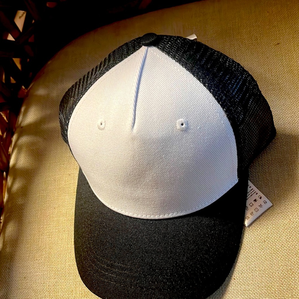 New Cricut Mens Mesh Hat NWT
